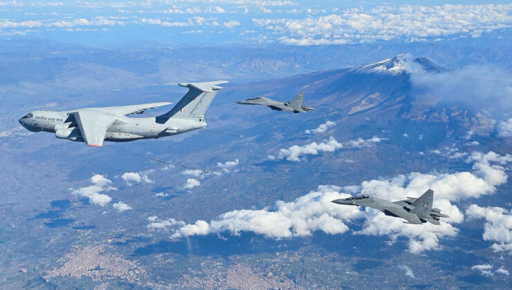 Hindistan’da askeri eğitim uçağı düştü