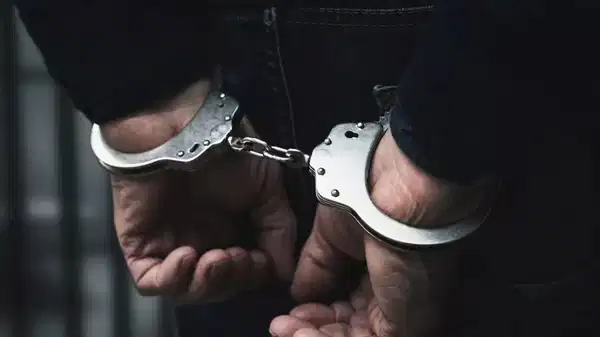 Iğdır Adliyesi’ndeki “rüşvet” ve “nüfuz ticareti” soruşturmasında “ev hapsi” verilen avukat savcılığın itirazı üzerine tutuklandı