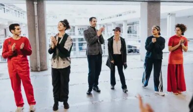 İMÇ’de sahnelenen ‘Açık Mülk’, sizi gerçek ve kurgu arasında bir gezintiye çıkarıyor: Satılık bir hafıza