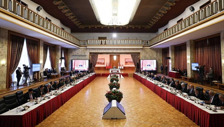 ‘İmralı ziyareti’ gündemi ile toplanacaktı: Komisyon toplantısı yine ertelendi