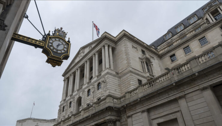 İngiltere Merkez Bankası politika faizini sabit tuttu