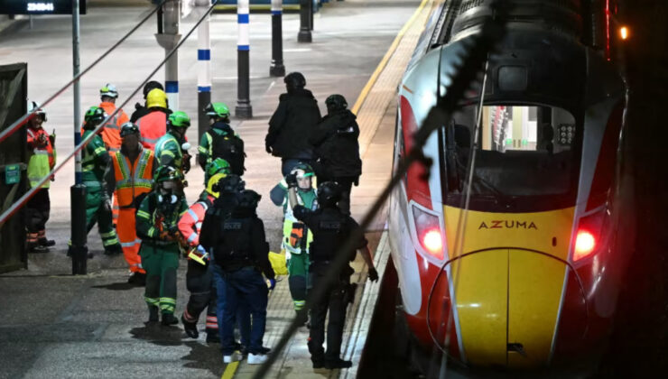 İngiltere’de trende bıçaklı saldırı: 2 kişi yakalandı