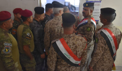Irak’ta güvenlik güçleri ve yerinden edilmiş seçmenler sandık başında