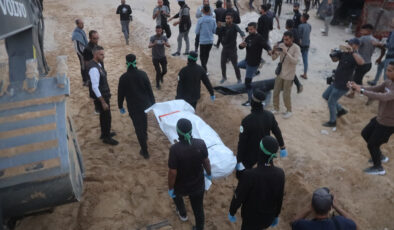 İsrail, Hamas’ın teslim ettiği 3 cesedin esirlere ait olmadığını iddia etti