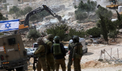 İsrail, Kudüs’te yerleşimcilere yol yapmak için Filistinlilere ait 6 dönüm araziye el koydu