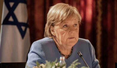 İsrail’den Merkel’e fahri doktora