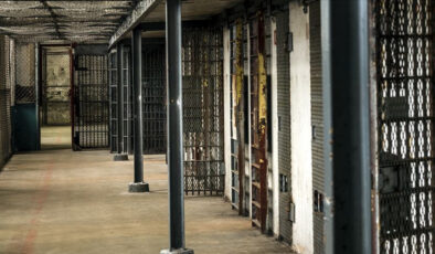 İsrailli avukat: Hapishanelerde gözlerini bağladıkları Filistinlilere tecavüz ediyorlar