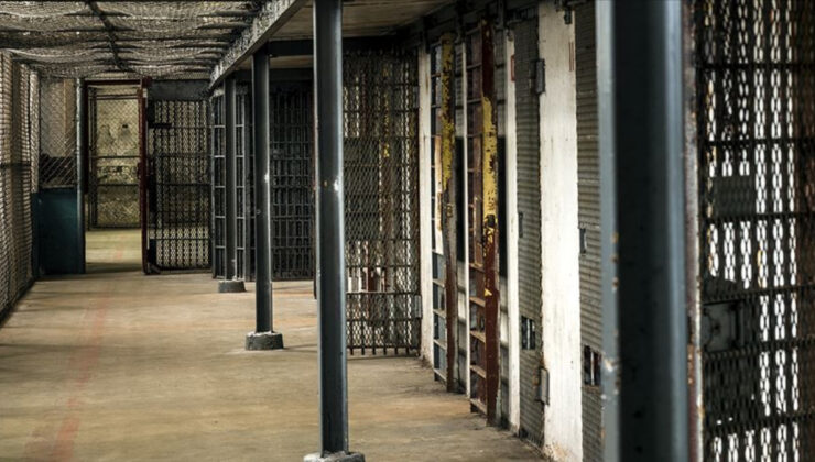 İsrailli avukat: Hapishanelerde gözlerini bağladıkları Filistinlilere tecavüz ediyorlar