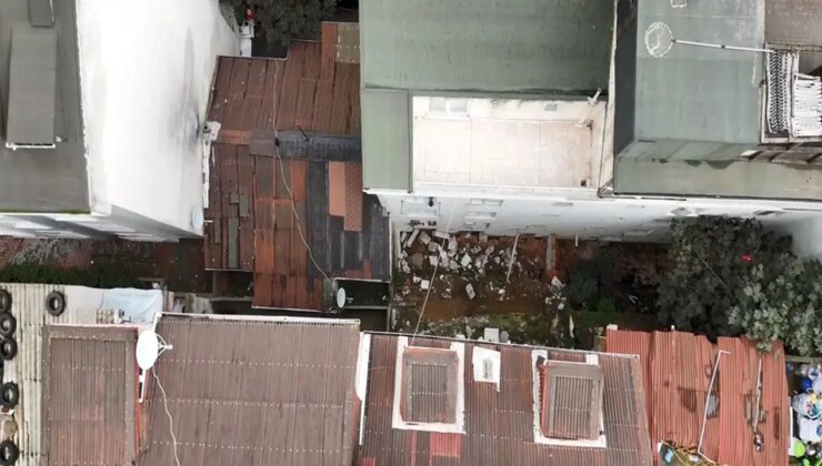 İstanbul Arnavutköy’de istinat duvarı yıkıldı: 2 bina tahliye edildi!