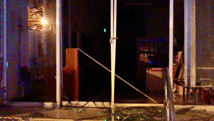 İzmir’de belediye binasına taşlı saldırı: Başkanı ölümle tehdit etmiş!