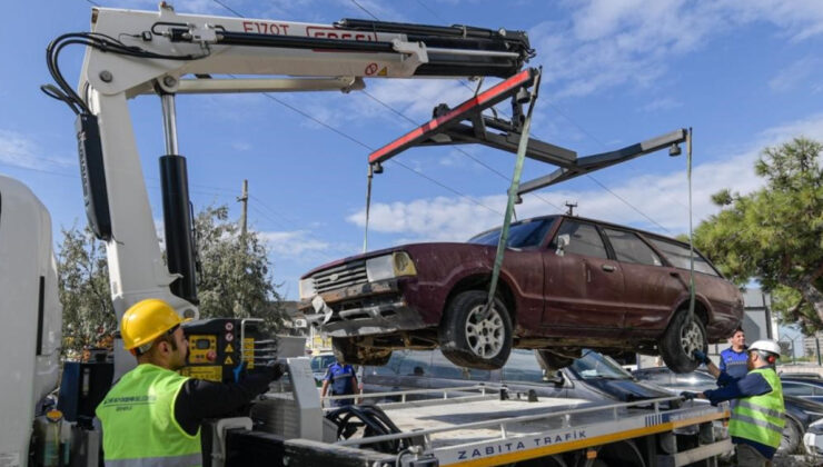 İzmir’de hurda araçlar ekonomiye kazandırılıyor