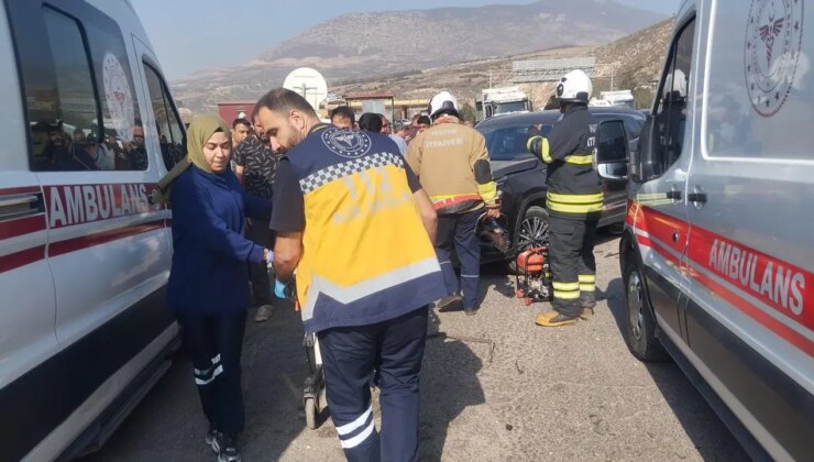 Kamyon, kırmızı ışıkta bekleyen 6 araca çarptı: Çok sayıda yaralı var!