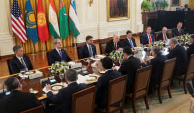 Kazakistan İsrail ile normalleşme anlaşması imzaladı: Tokayev, Trump’ı övdü