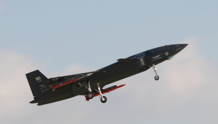 KIZILELMA milli donanım ve mühimmatlarla uçtu