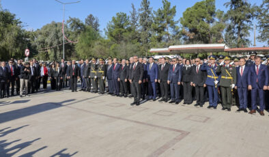 KKTC’nin 42. kuruluş yıl dönümü törenlerle kutlandı