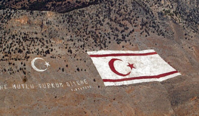 KKTC’nin kuruluşunun 42. yılı törenlerle kutlanıyor