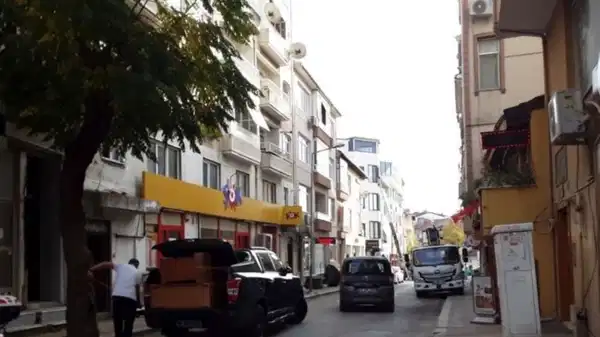 Kocaeli’de kolonlarında çatlak oluşan 5 katlı bina boşaltıldı