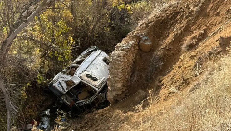 Konya’da korkunç kaza… Öğrenci servisi uçuruma yuvarlandı: Çok sayıda yaralı var!