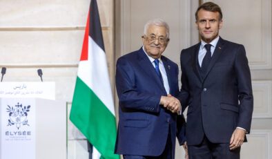 Macron ile Filistin Devlet Başkanı Abbas bir araya geldi
