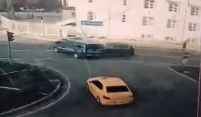 Makam aracı jandarma minibüsüne çarptı: 2 asker yaralandı