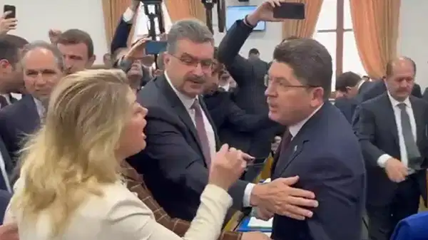 Meclis’te ‘kadına şiddet’ gerginliği: Asu Kaya tepki gösterdi, Bakan Tunç ‘şov yapmayın’ dedi