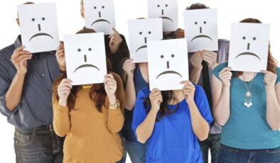 Mutluluk eğrisi tersine döndü: Gençler tarihin en mutsuz kuşağı