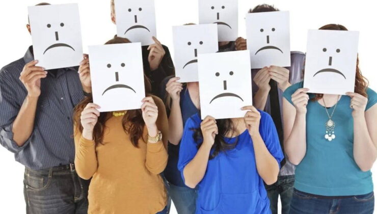 Mutluluk eğrisi tersine döndü: Gençler tarihin en mutsuz kuşağı