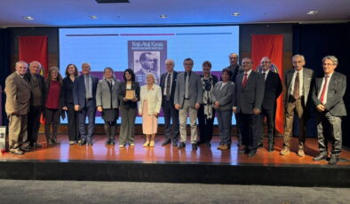 Nafi Atuf Kansu Eğitbilim Araştırmaları Ödülü sahibini buldu: Dr. Yeşim Ozansak Topcu ödülünü aldı