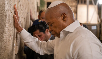 New York’ta görevi devretmeye hazırlanan Eric Adams soluğu İsrail’de aldı