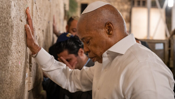 New York’ta görevi devretmeye hazırlanan Eric Adams soluğu İsrail’de aldı