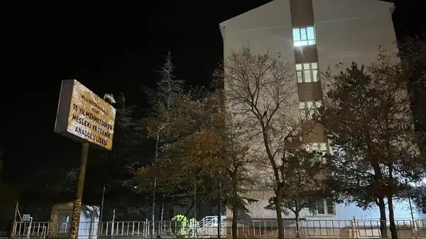 Niğde’de 6 öğrenci yedikleri pastadan sonra hastanelik oldu