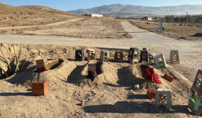 Ortaköy’de midye ve kumpir yedikten sonra can vermişlerdi: Anne ve iki çocuğu yan yana defnedildi