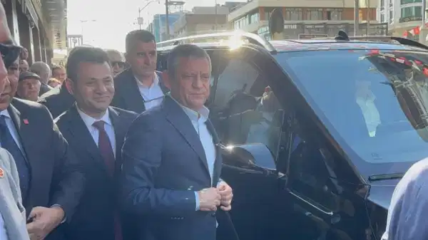 Özgür Özel, Gaziantep’te partililerle bir araya geldi