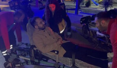 Parkta otururken bıçaklandı: Saldırgan kaçtı