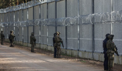 Polonya, Belarus sınırına yeni bariyer inşa edecek