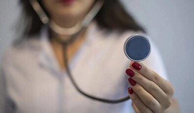 Resmi Gazete’de yayımlandı: ‘Sosyal medya doktorlarına’ bakanlık ayarı!