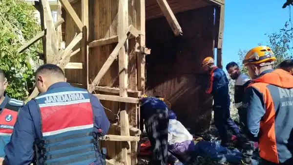 Rize’de ahşap yapı çöktü: 1 kişi yaşamını yitirdi, 2 yaralı