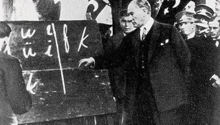 Saltanat 103 yıl önce kaldırıldı: Egemenlik ulusa geçti