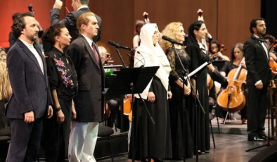 Sanatçılar Atatürk’ü saygı ve özlemle anıyor!