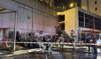 Şarjda olan elektrikli araç alev alarak patladı