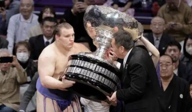 Savaş mültecisi genç, Japon sumo dünyasının yeni yıldızı oldu