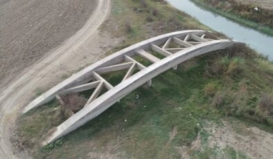 Seyhan Baraj Gölü’nde sular çekilince eski köprü gün yüzüne çıktı