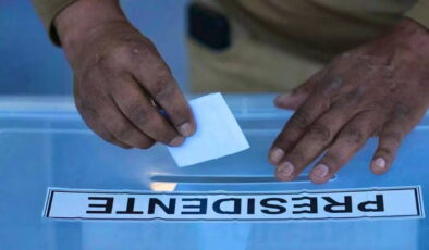 Şili siyasetinde bir ilk: Komünist aday Jara’dan ilk tur zaferi