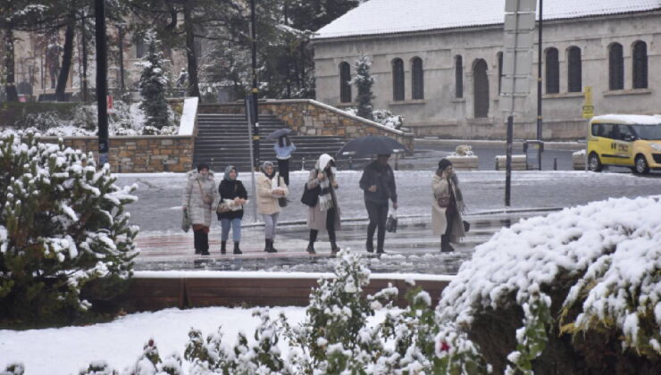 Sivas beyaza büründü… Kar kalınlığı 40 santimetreye ulaştı!