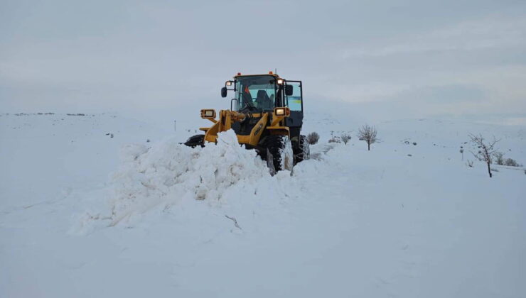 Sivas’ta 46 yerleşim yerine ulaşım kapandı!