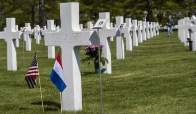 Siyahi askerleri onurlandıran panolar sessizce kaldırıldı