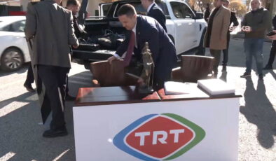 Son Dakika… CHP Ankara Milletvekili Umut Akdoğan TRT Genel Müdürlüğü önünde!