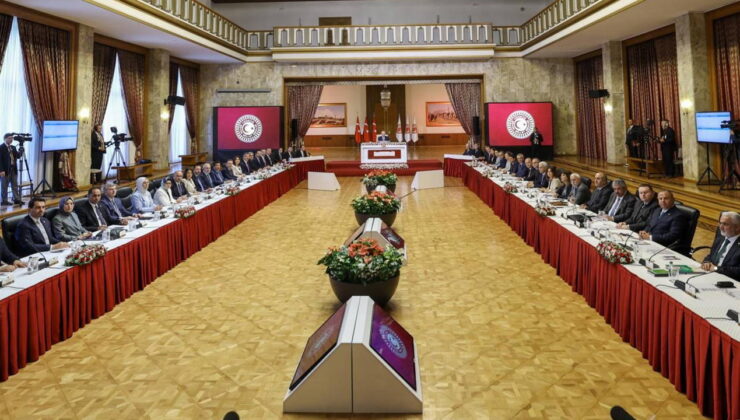 Son dakika… İmralı’ya gidilecek mi? Gözler tarihi oylamada: Süreç komisyonu toplandı!