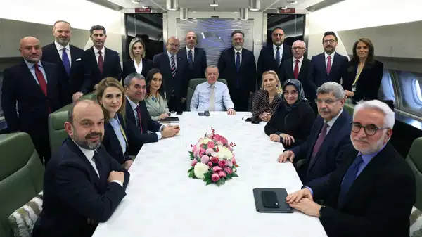 Son dakika… Uçakta ‘İmralı ziyareti’ yorumu! Kılıçdaroğlu’na destek Erdoğan’dan geldi: ‘Demek ki rüşvet çarkı varmış!’