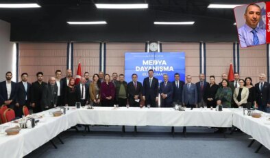 SP lideri Arıkan, gazetecilerle dayanışma buluşması gerçekleştirdi: Medya tarihinin en zor dönemi